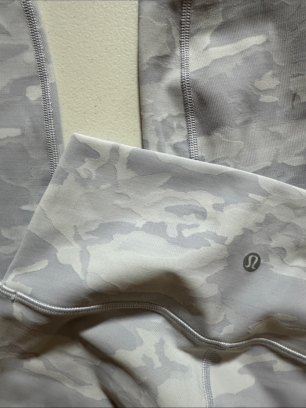 lululemon athletica Light Gray Camo High-Rise Leggings (Gray Tones) - Picture 3 of 4